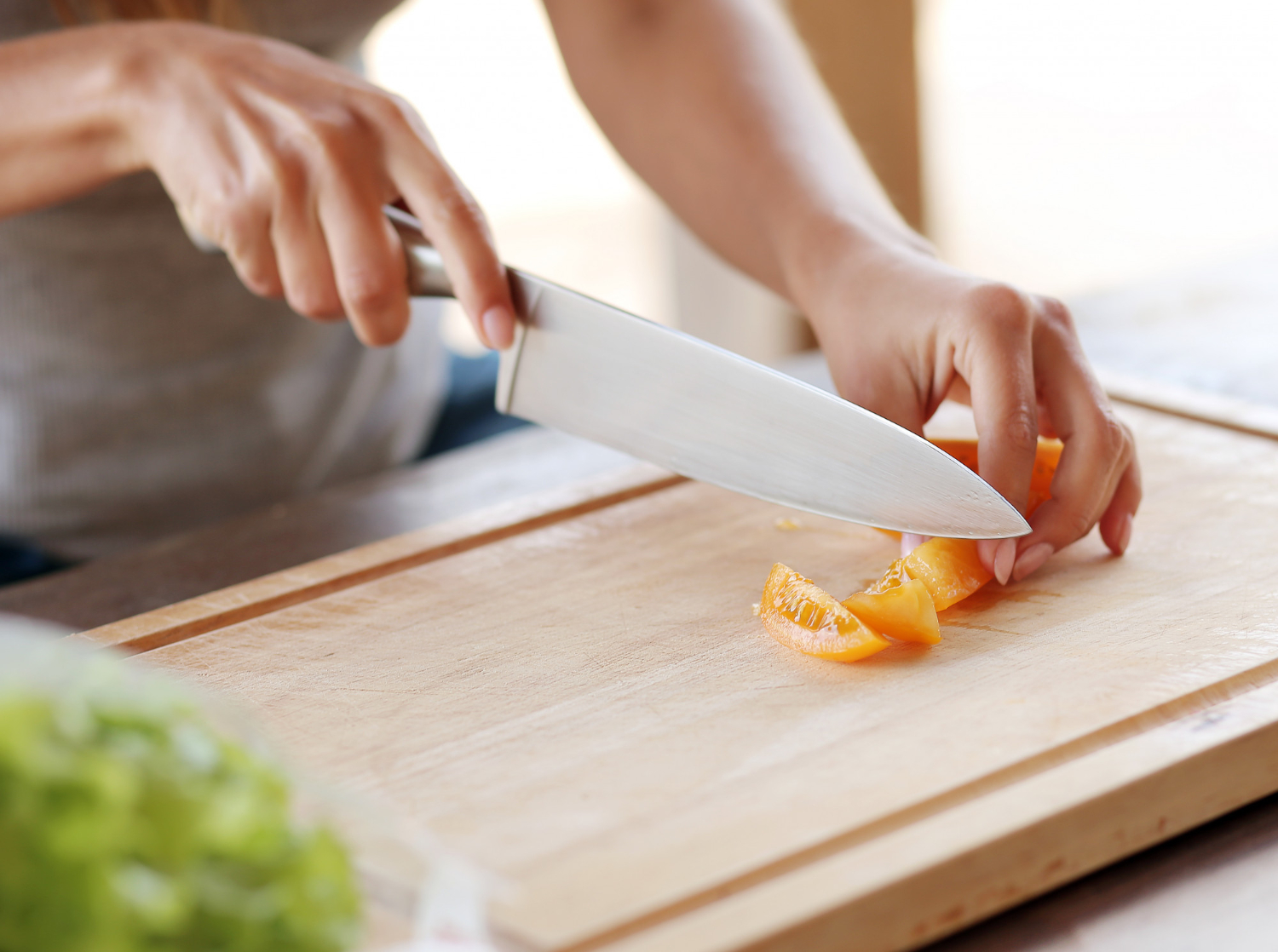 วิธีการฝึกใช้มีดทำครัวสำหรับมือใหม่